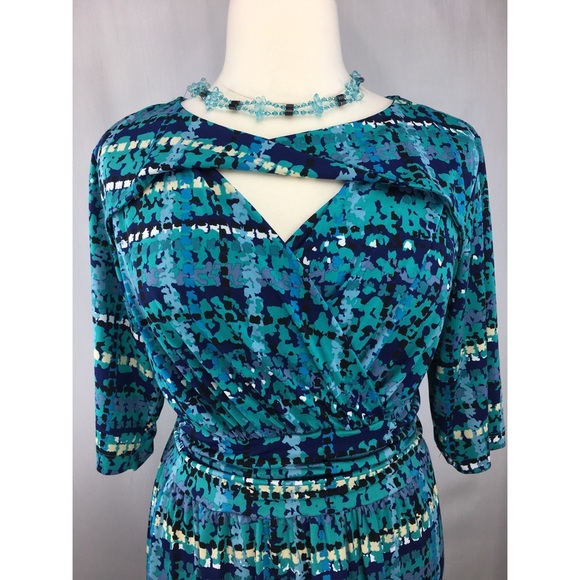 NWOT Avenue twist from keyhole dress (22/24) - Picture 2 of 5